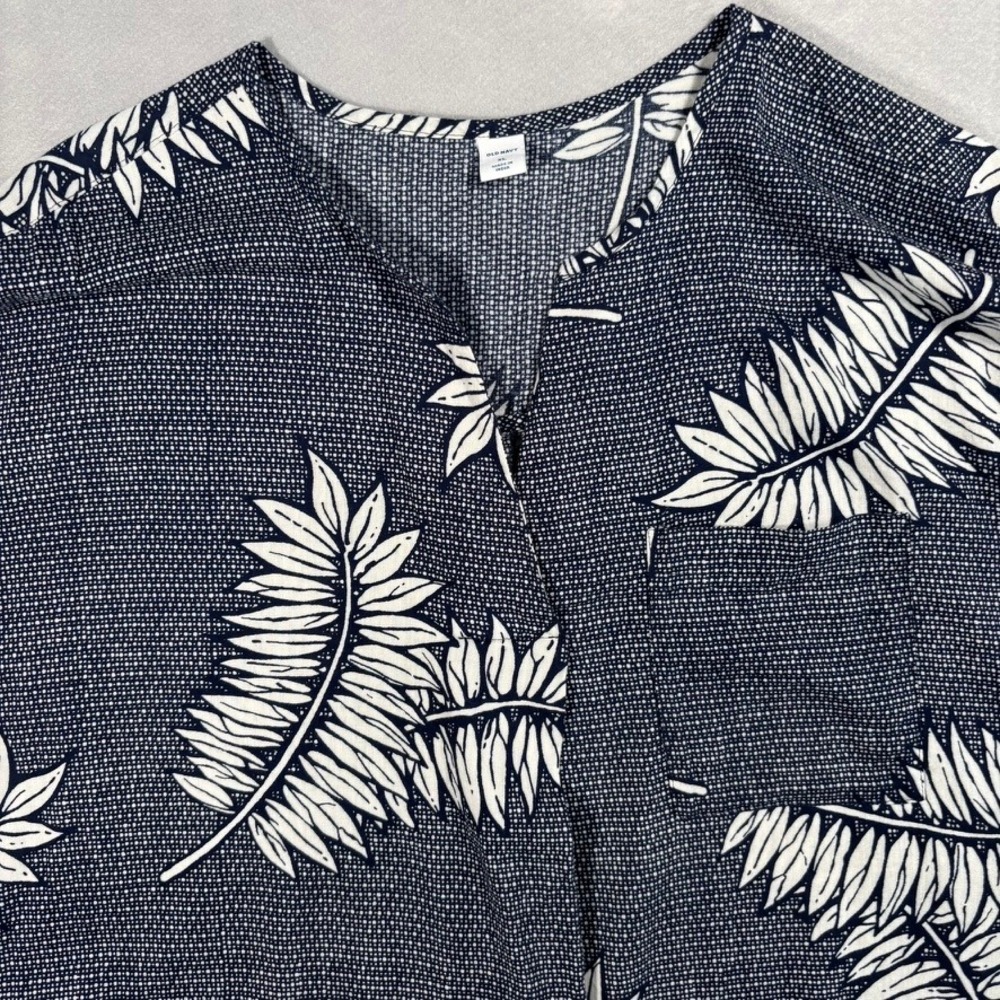 Old Navy Womens XL Navy Blue White Tropical Leaf Print Cotton Rayon Blouse Top - Picture 2 of 13